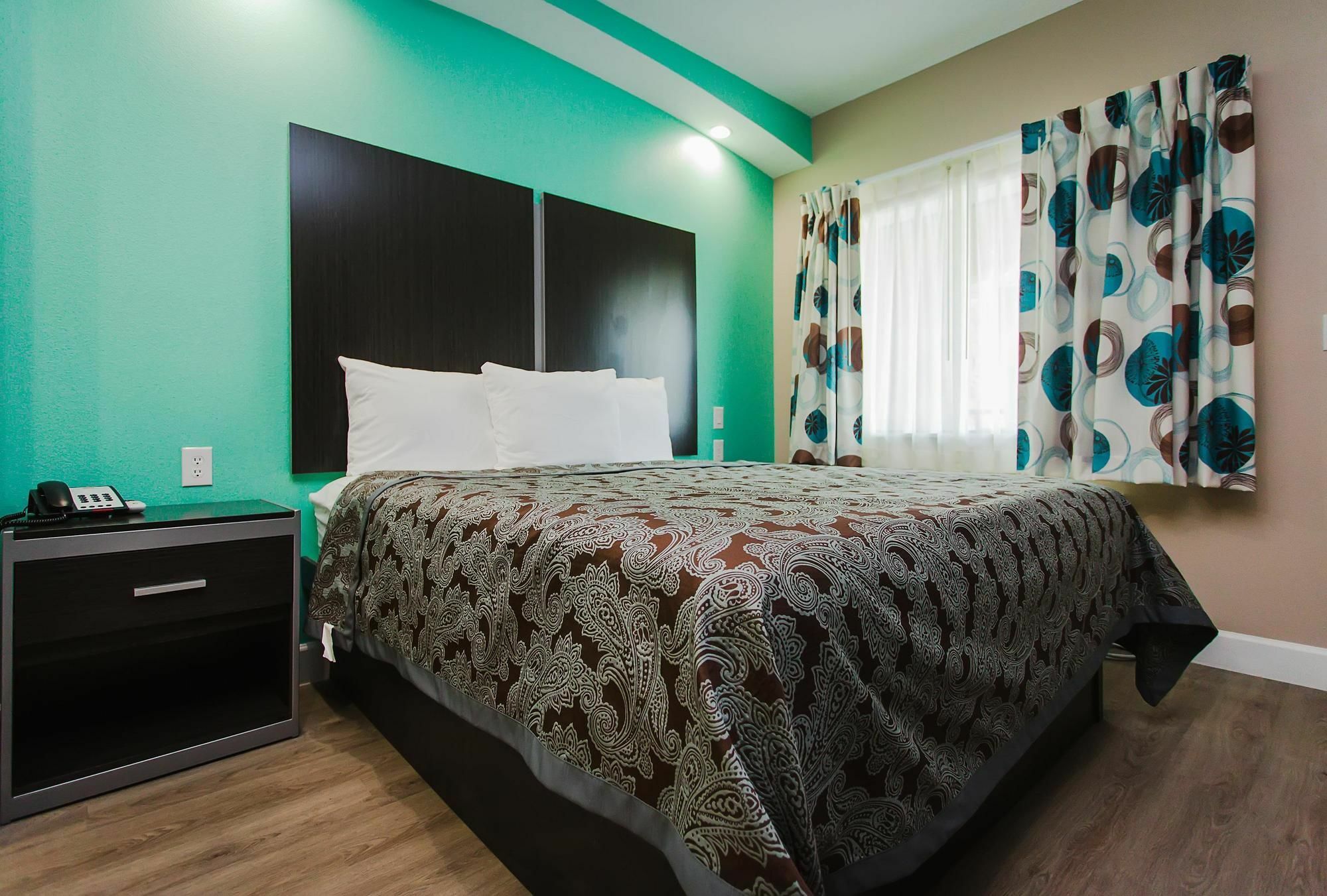 سايبريس Crystal Inn - Willowbrook Mall المظهر الخارجي الصورة